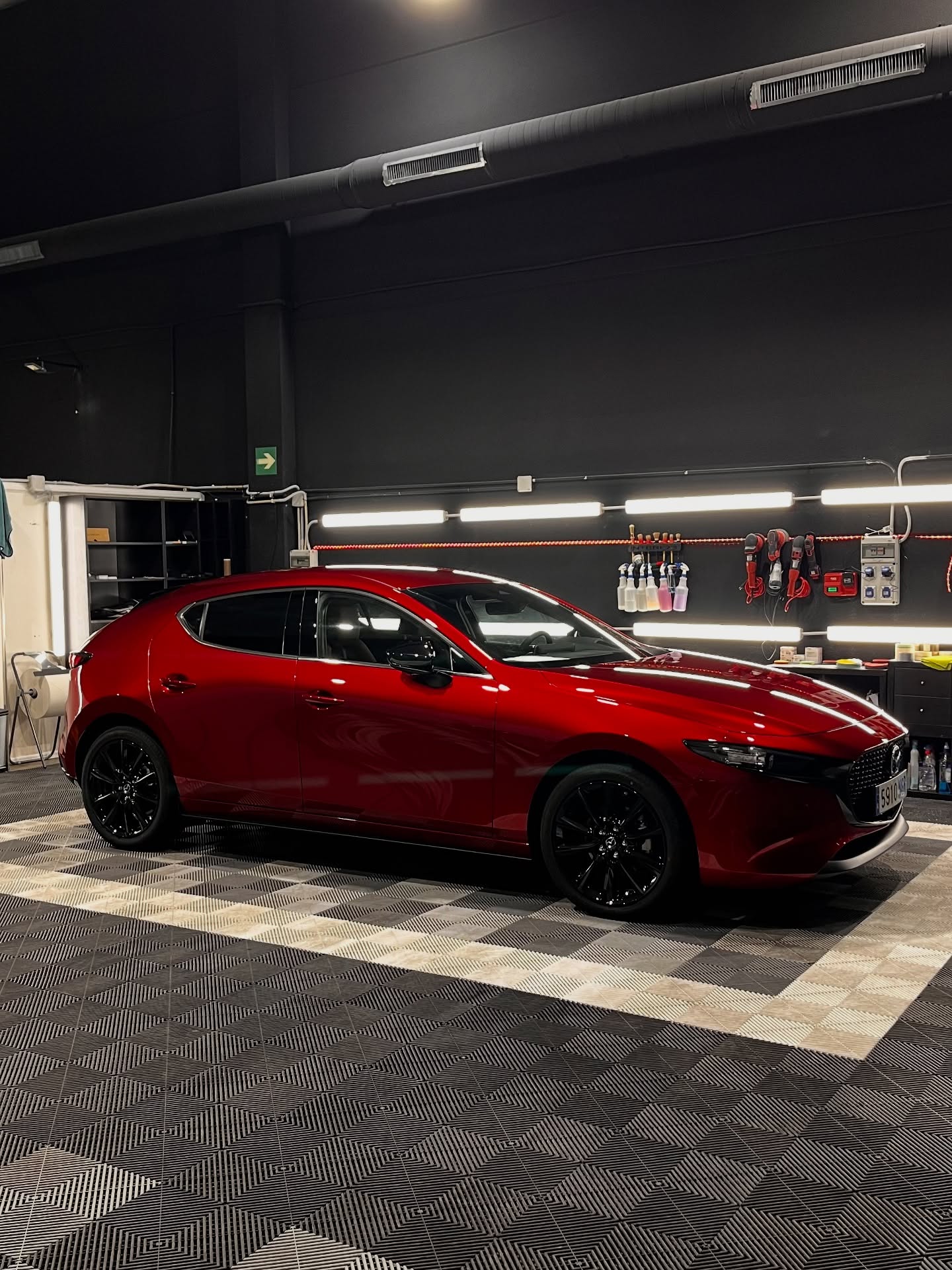 Mazda con acabado exterior limpio