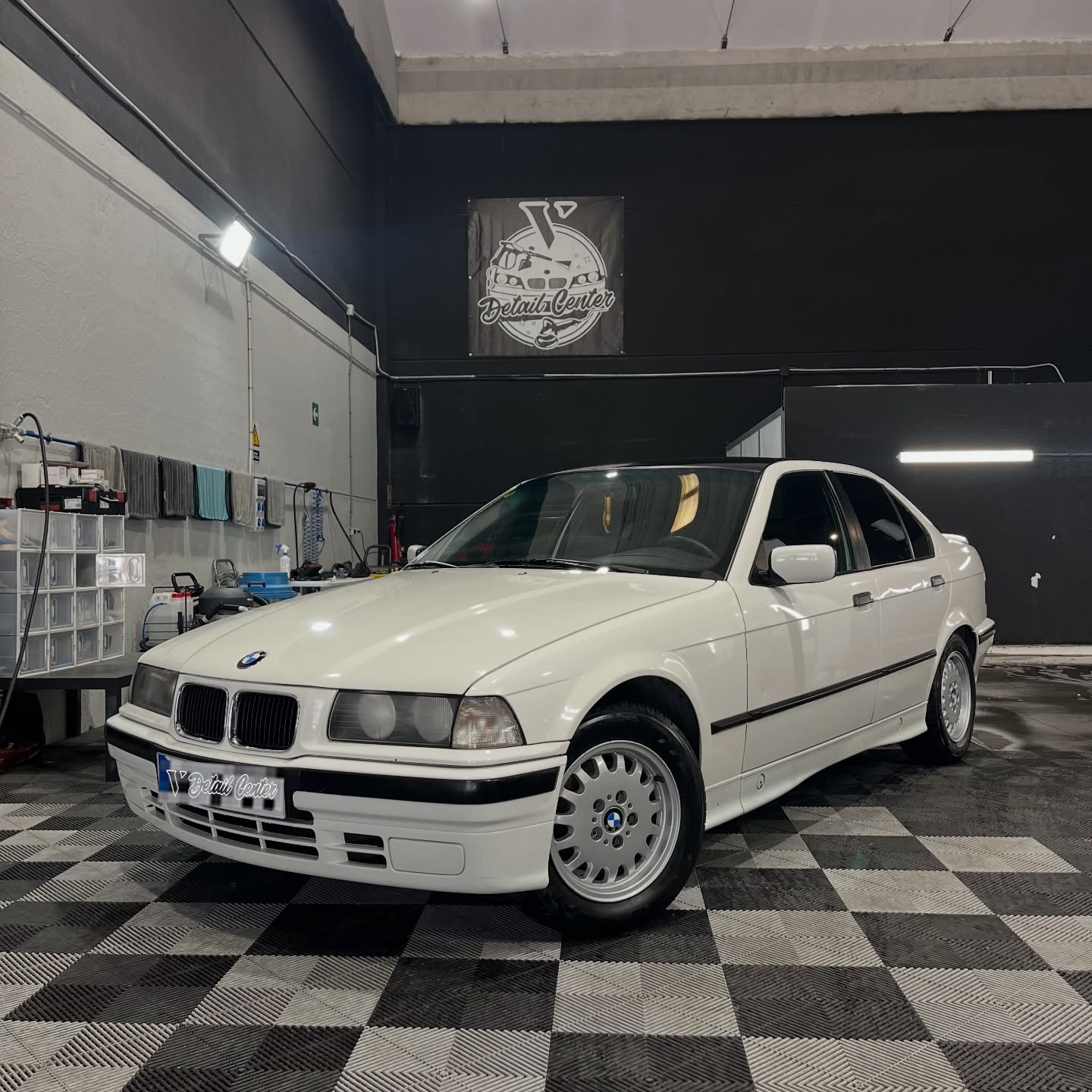 Coche cuidado en V Detail Center