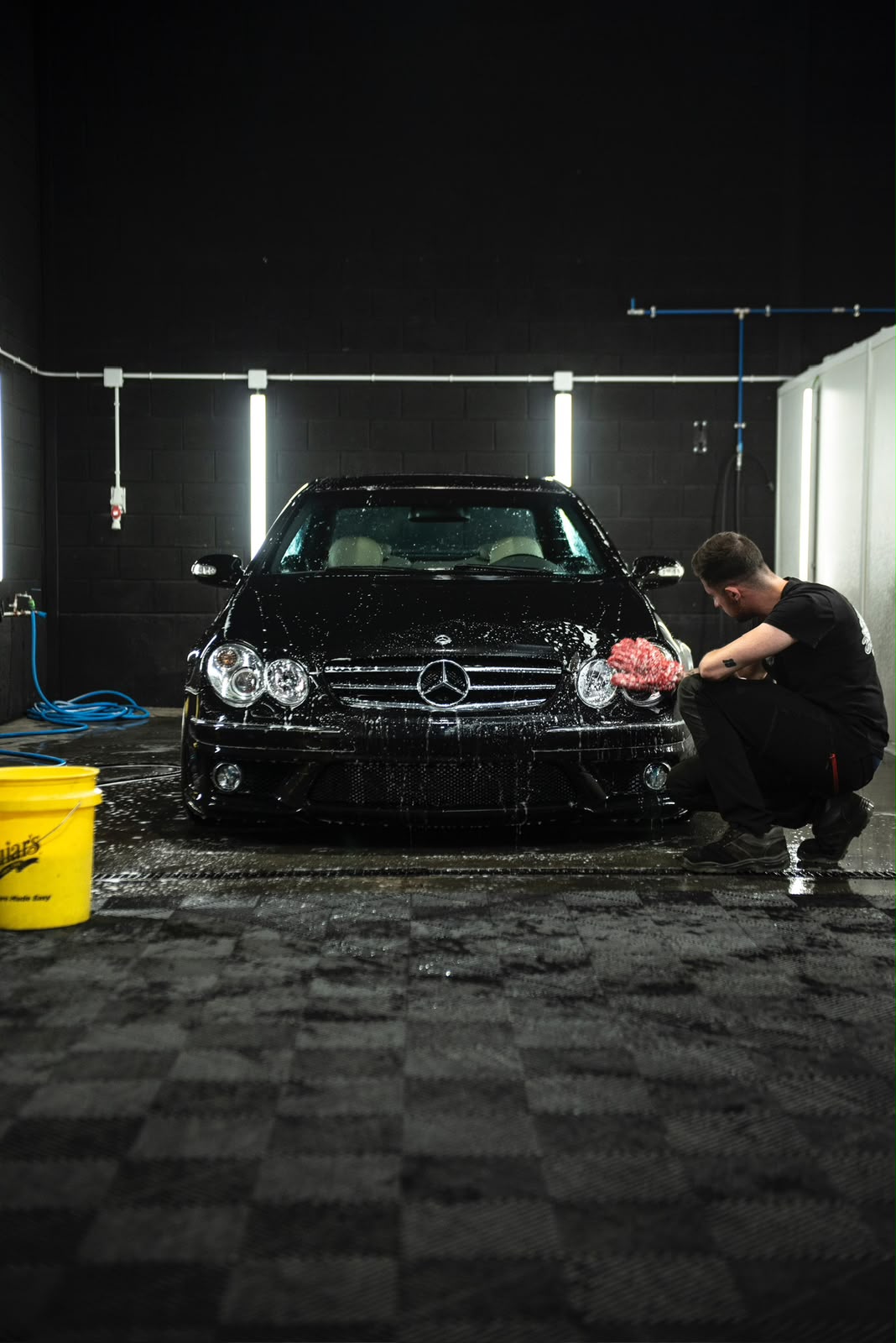 Proceso de detailing sobre pintura negra
