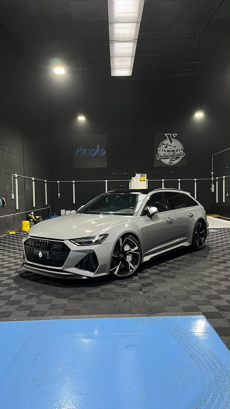 Audi durante el tratamiento exterior