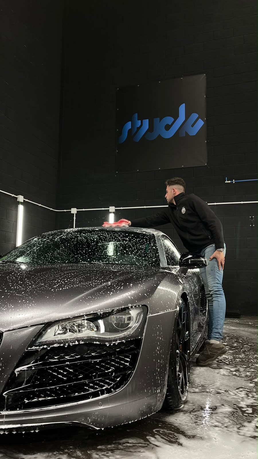 Proceso de lavado sobre Audi