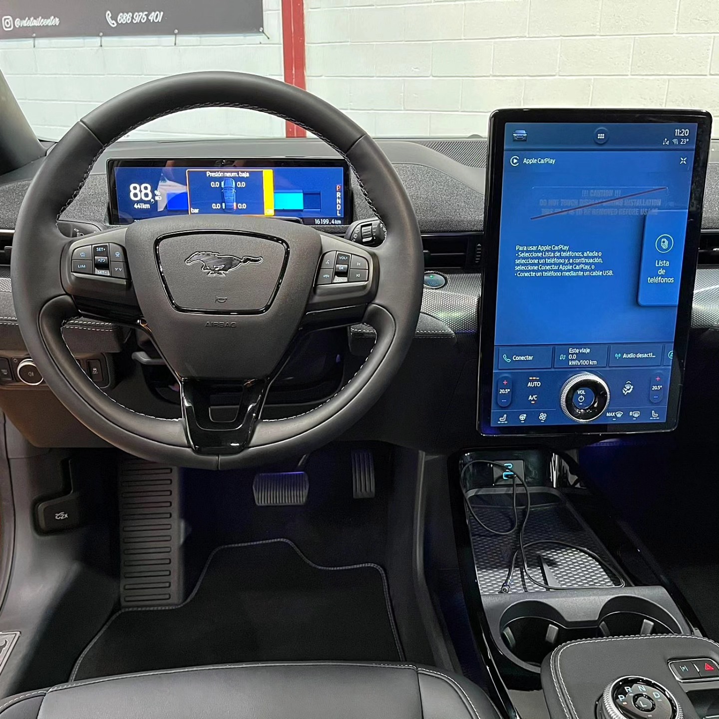 Interior de vehículo tratado por V Detail Center